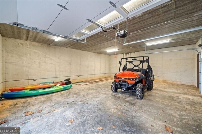 Building Photo - 5281 Laurel Ln