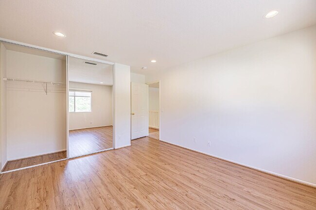 Building Photo - Executive 5-Bedroom Pool Home with Dual Master Suites in Stevenson Ranch