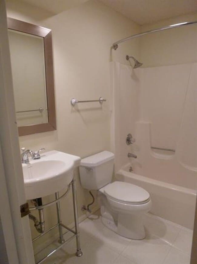 Building Photo - 2127 Ivy Ct