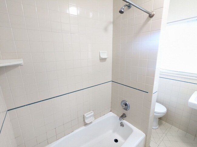 Building Photo - 5671 S San Vicente Blvd