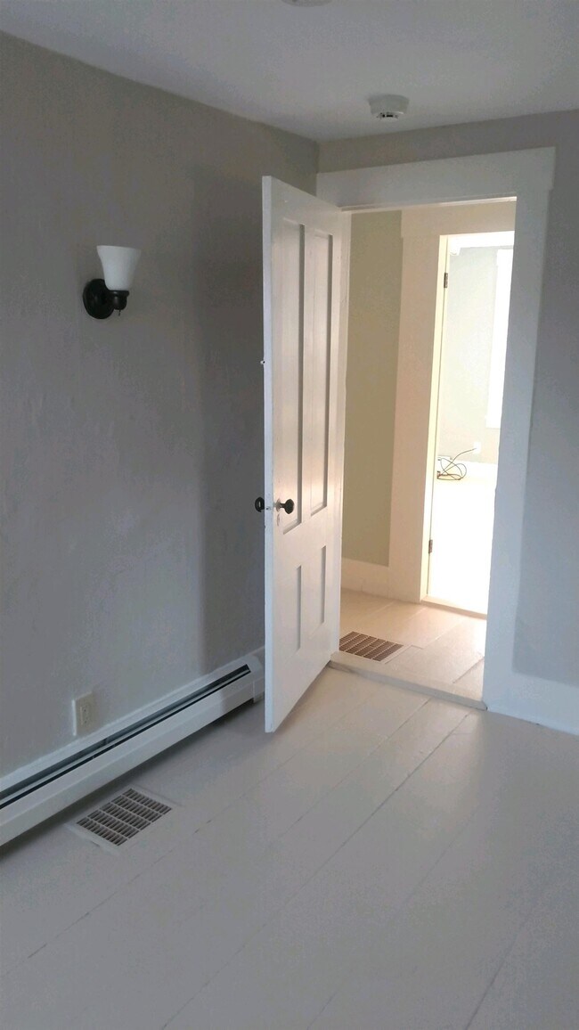 Building Photo - 36 Western Ave