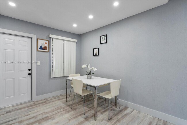 Building Photo - 102 NE 71st St