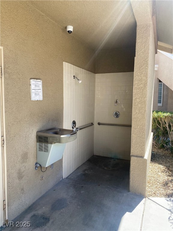 Building Photo - 9901 Trailwood Dr