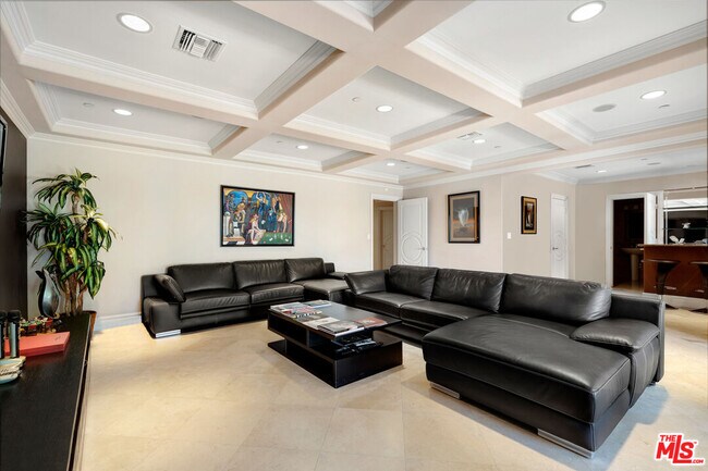 Building Photo - 18047 Karen Dr