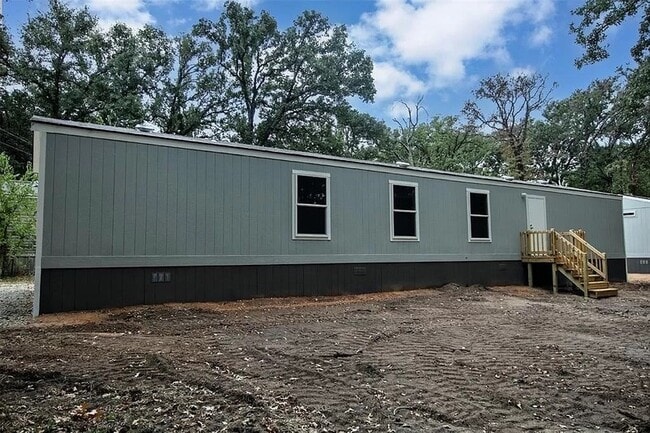Building Photo - 102 Skylark Dr