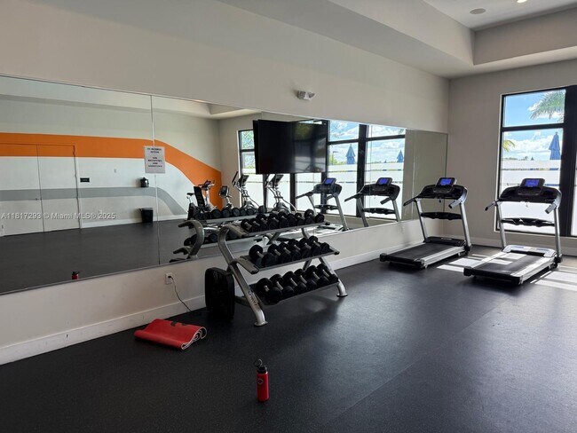 Building Photo - 805 NE 211th St