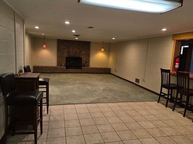 Building Photo - 132 Corll St