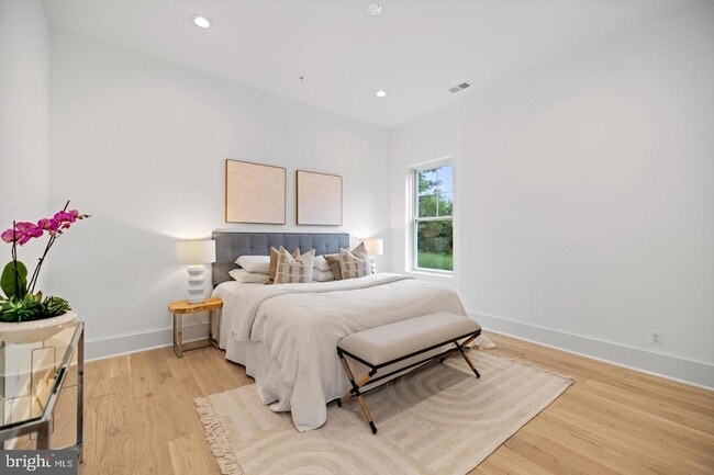 Building Photo - 8609 Woodbrook Ln