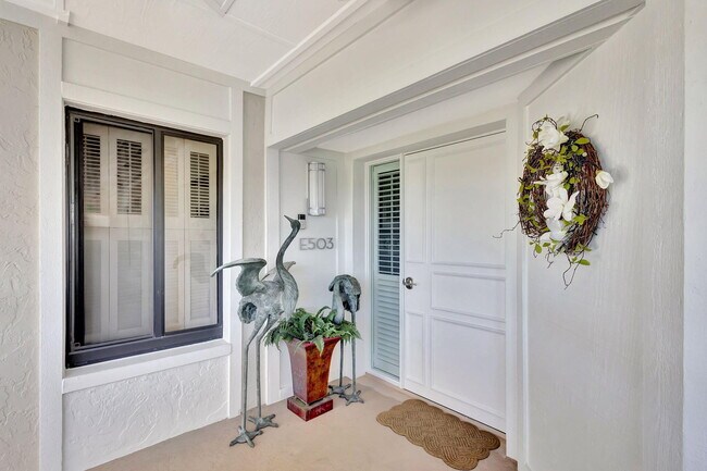 Building Photo - 16910 W Bay Dr