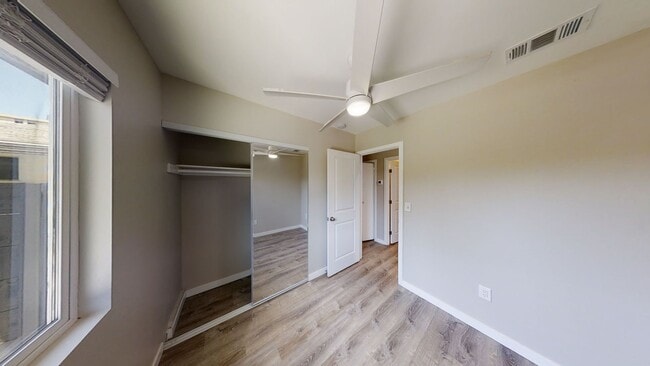 Building Photo - 5575 Mary Ln Dr