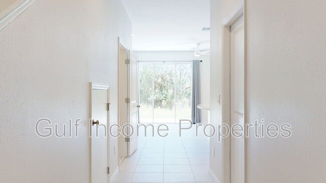 Building Photo - 10340 Oakside Dr