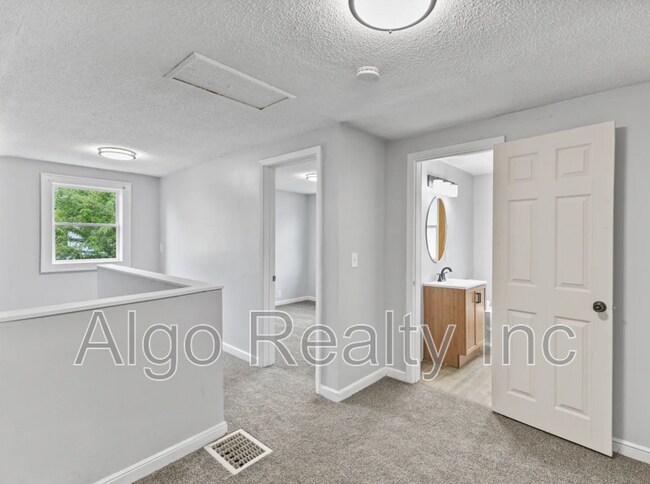 Building Photo - 2915 N Logan Ave