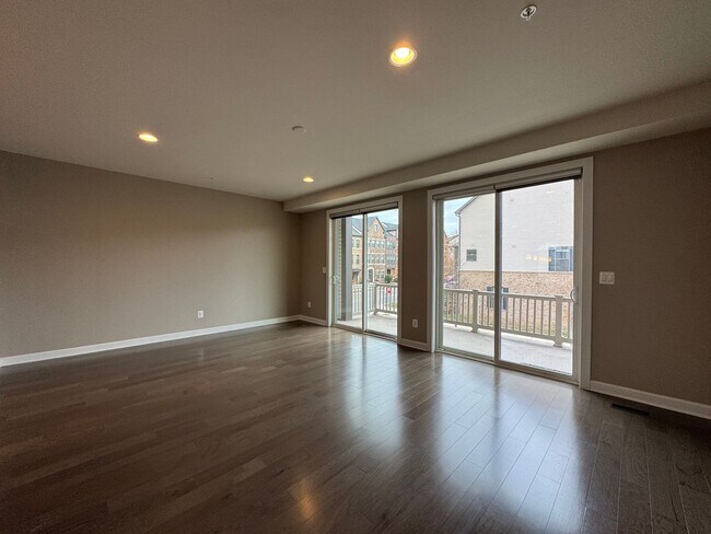 Building Photo - Stunning 4 Level 4 Bed 3/2 Bath Home With Balcony And Deck In Westmoore At Moorefield