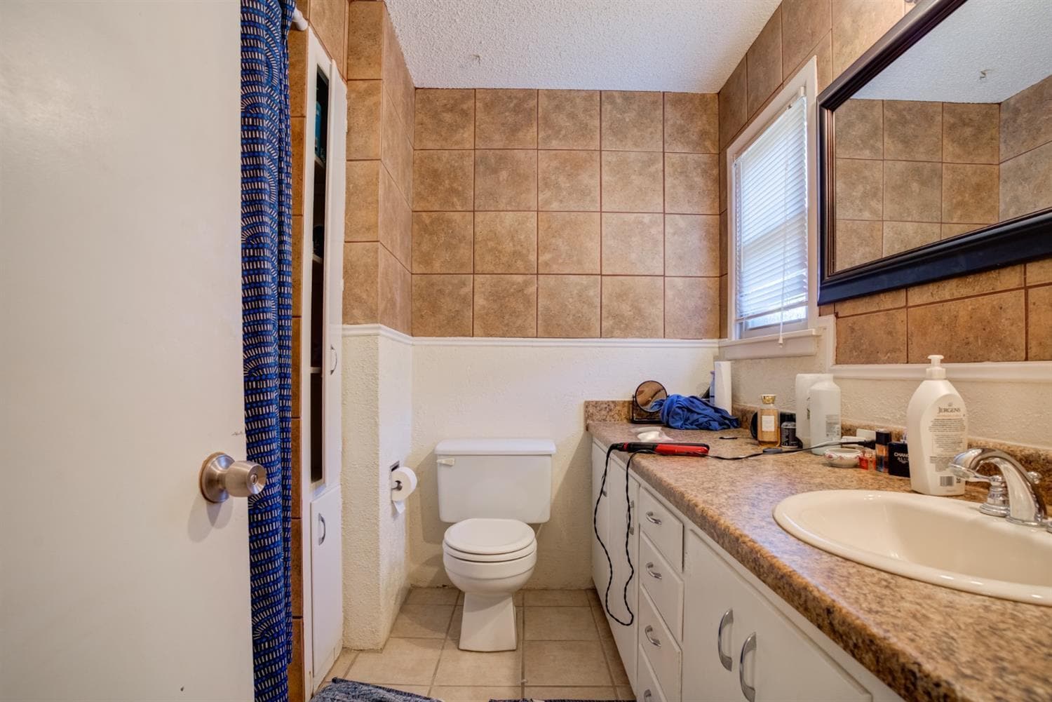 bathroom 2 - 3705 38th St