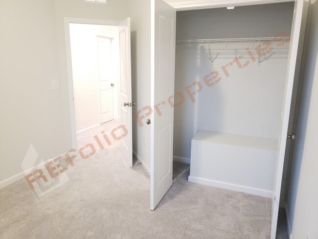 Building Photo - Luxury 3 Story 4 BD/3.5 Bath Townhome @ Sm...