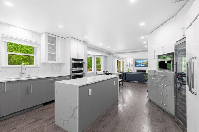 Building Photo - 820 Ridge Dr