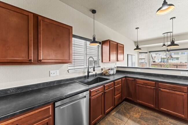 Building Photo - Wonderful Home