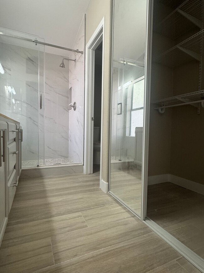 Building Photo - Singel story home, 3br, 2bth, 2cg.