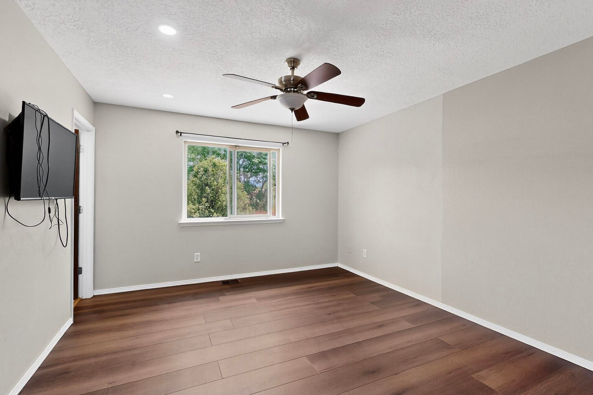 Building Photo - 244 Glenridge Park Ln NE