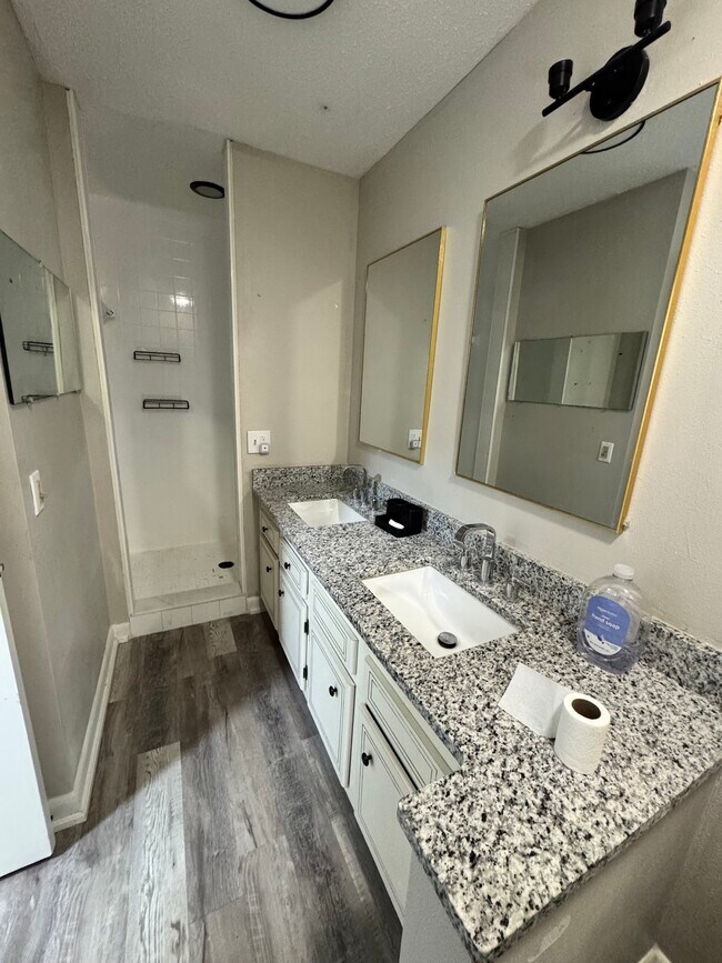 Building Photo - 604 Cordova Green