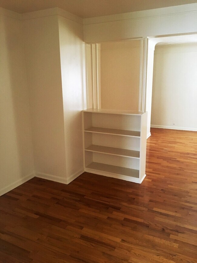 Building Photo - G 2288 E Hemphill Rd Apt (Range 1 - 4)