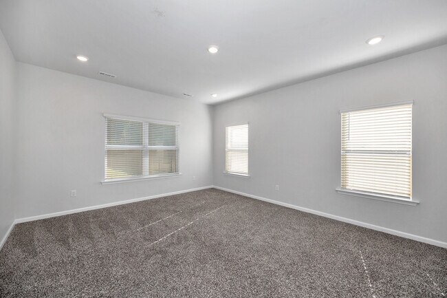 Building Photo - 157 High Leaf Dr