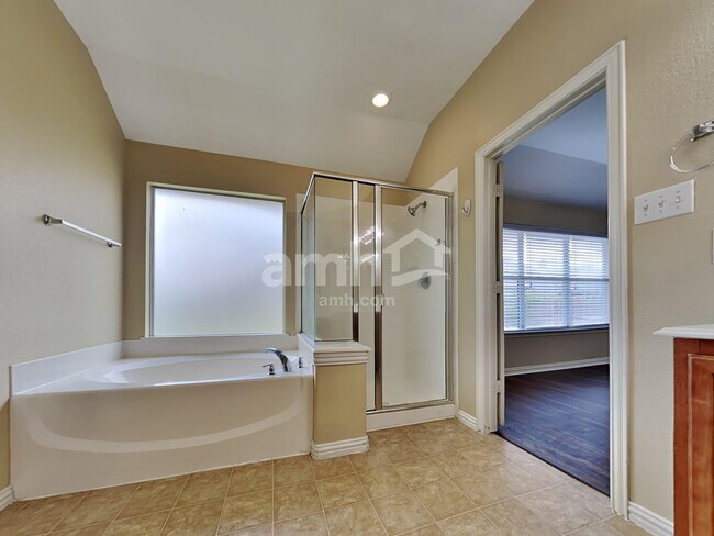 Building Photo - 245 Brookdale Dr