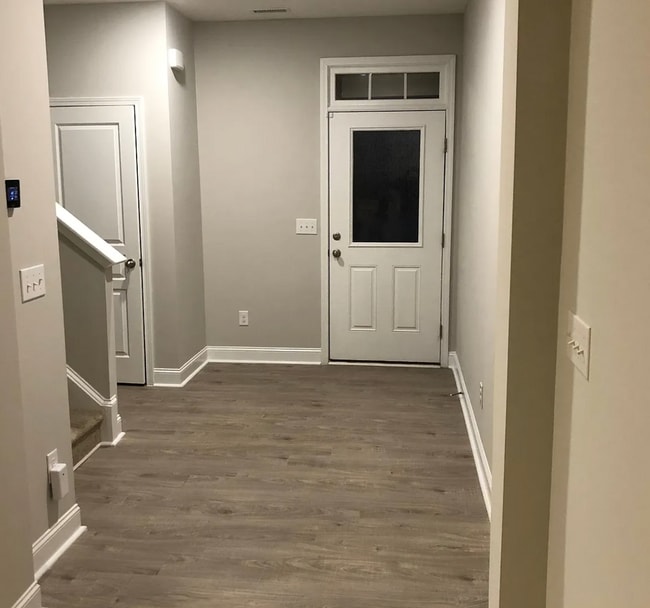 Building Photo - **Modern Townhome in Desirable Cary NC**