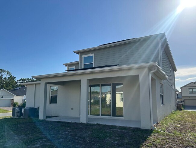 Building Photo - Spacious 4 bedroom 2.5 Bath, Fully Furnish...