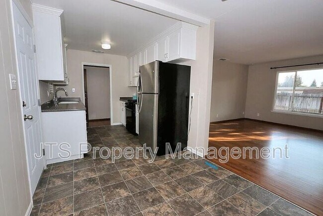 Building Photo - 10624 Chardonay Dr