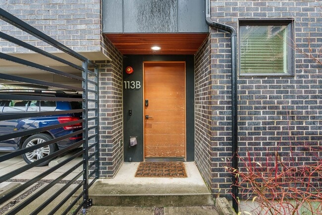 Building Photo - 113 17th Ave E