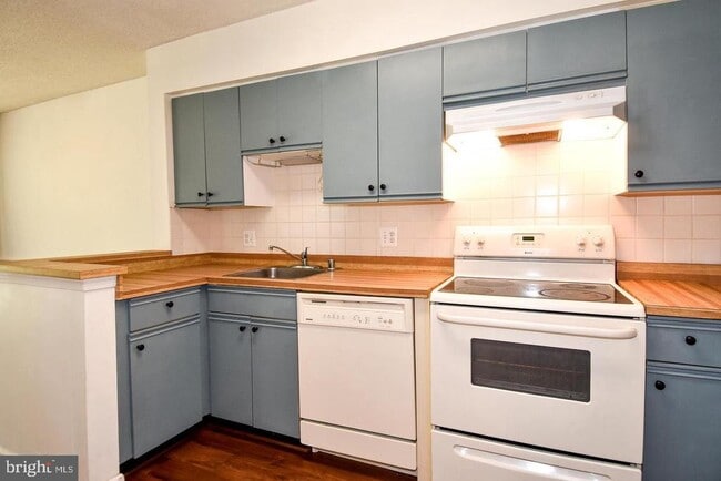 Building Photo - 3152 Covewood Ct