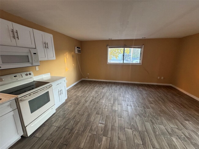 Building Photo - 2131 Lincoln St