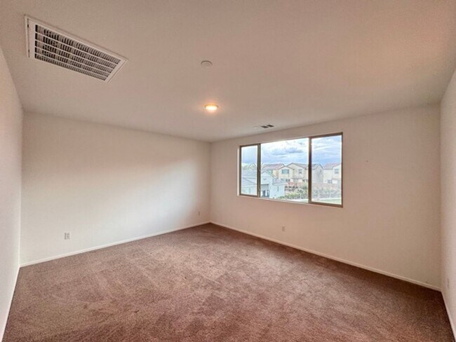 Building Photo - SOLAR INCLUDED! Stunning 3 Bedroom Home in...