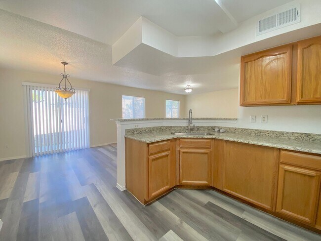 Building Photo - 4bed/2bath plus Bonus Loft!