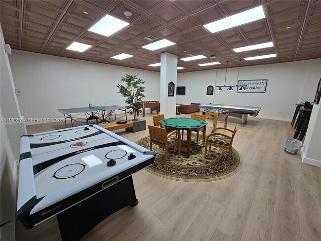 Building Photo - 5825 Collins Ave