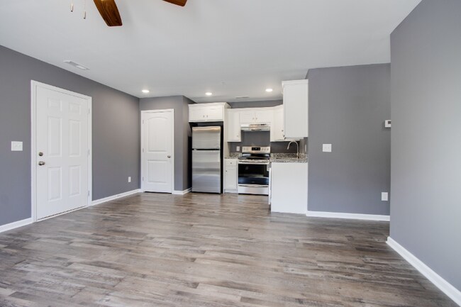 Building Photo - 138 Main St N