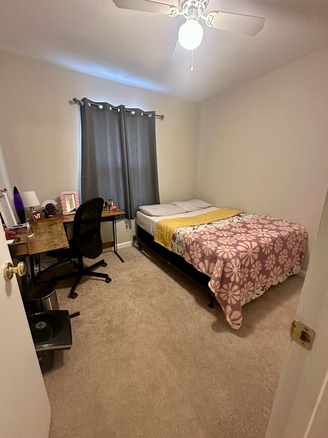 Building Photo - Prime Location Close to Virginia Tech