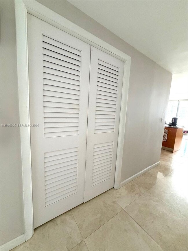 Building Photo - 475 Brickell Ave