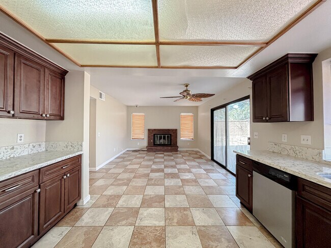 Building Photo - 39360 Longhorn Ct