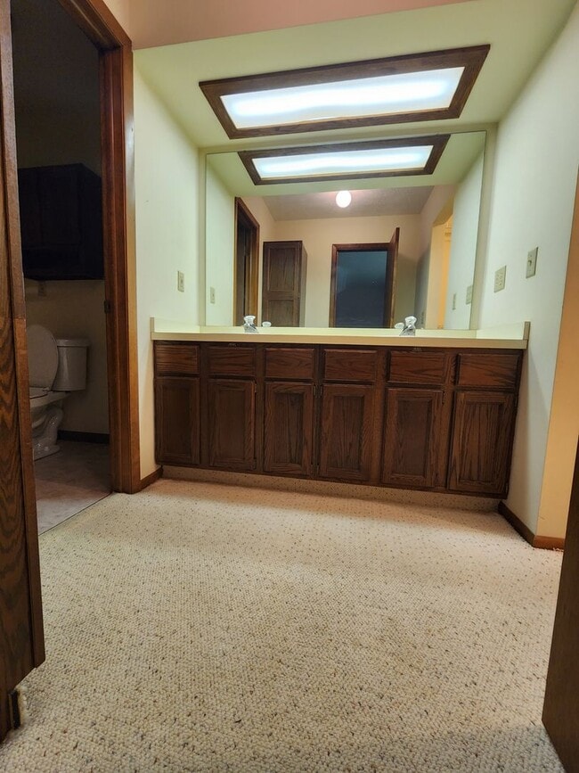 Building Photo - Spacious 3 Bedroom 3 Bathroom Home For Ren...