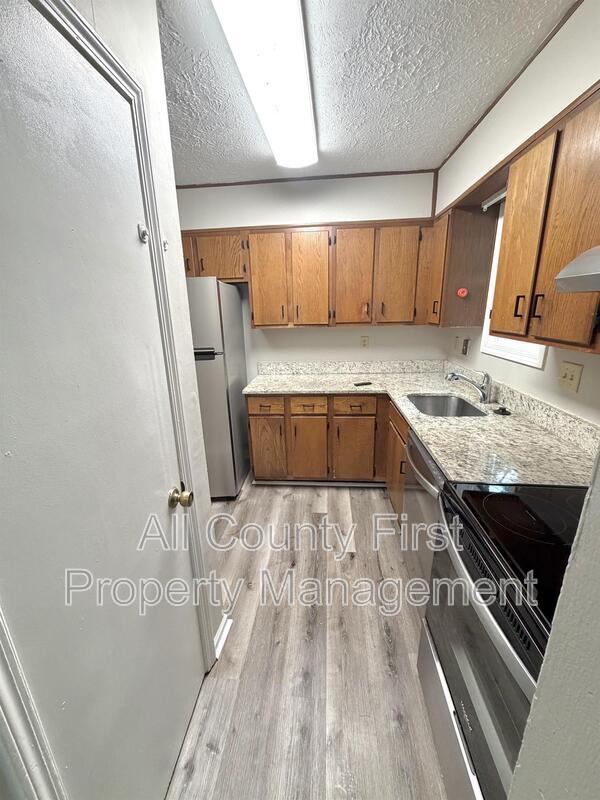 Building Photo - 734 S Candler St