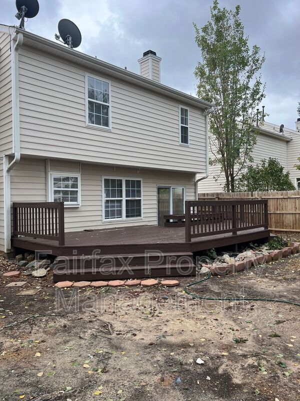 Building Photo - 201 Ridge Lake Dr