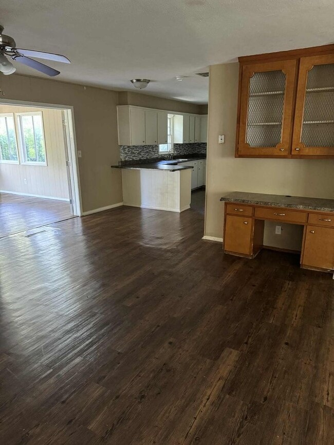 Building Photo - Cute 3 bedroom house in southwest Springfield!!