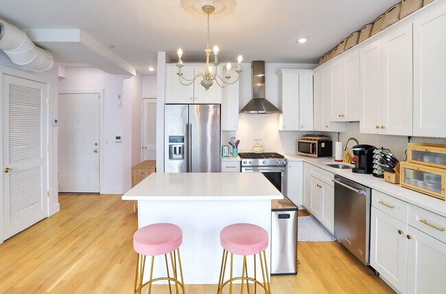 Building Photo - 414 1st St