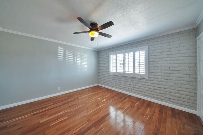 Building Photo - 6 Bed house with Pool near ASU