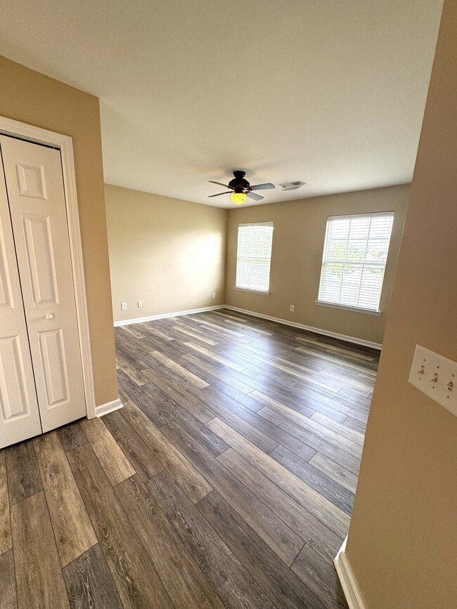 Building Photo - 119 Brentwood Dr