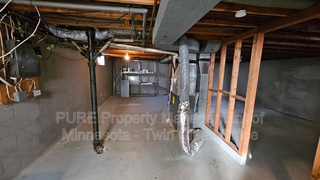 Building Photo - 1617 Flag Ave N