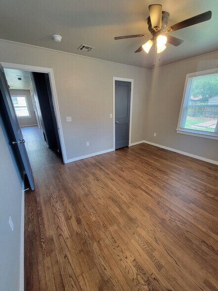 Bed #1 - 504 N Marshall Dr