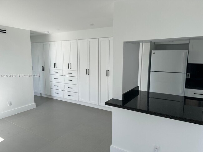 Building Photo - 360 Meridian Ave